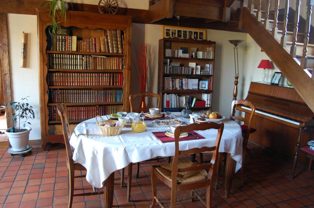 Le Pont St Michel Bed & Breakfast Maen Roch Exterior photo