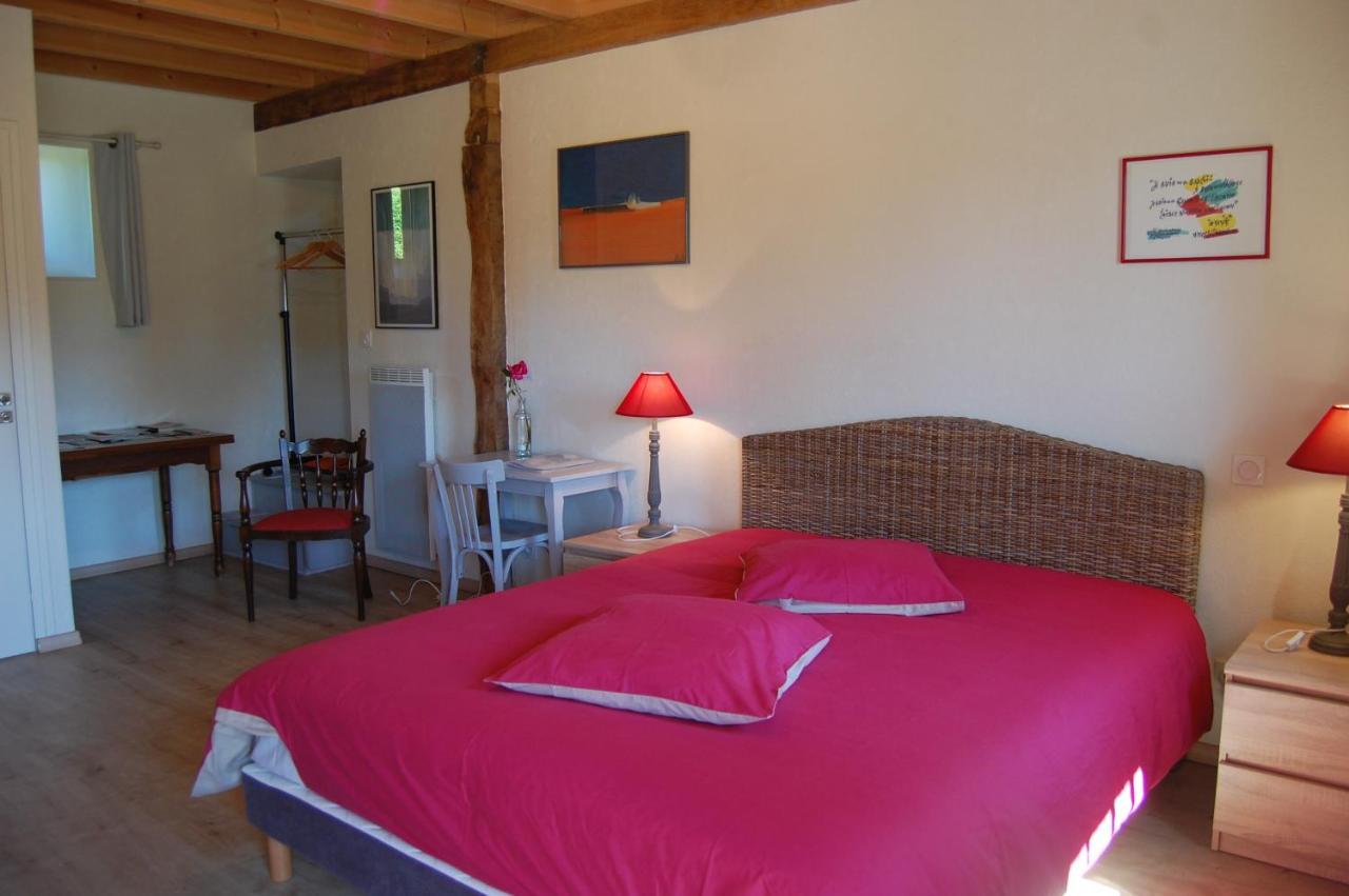 Le Pont St Michel Bed & Breakfast Maen Roch Exterior photo