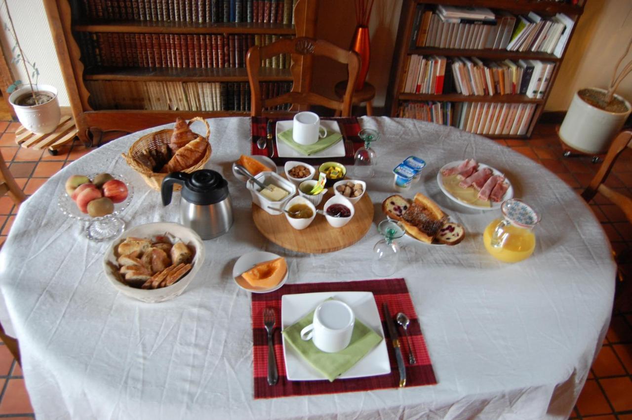 Le Pont St Michel Bed & Breakfast Maen Roch Exterior photo