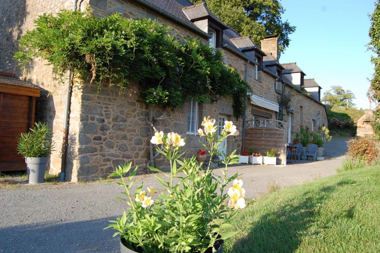 Le Pont St Michel Bed & Breakfast Maen Roch Exterior photo