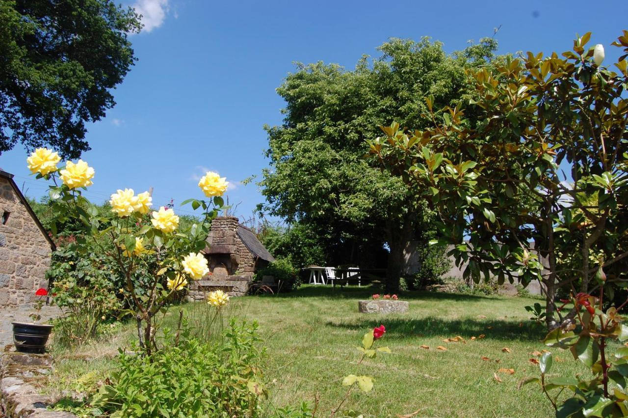 Le Pont St Michel Bed & Breakfast Maen Roch Exterior photo